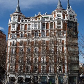 Descubre el Palacio de Don Andrés Gutiérrez: Una Joya Arquitectónica en la Calle Alfonso XII,&nbsp;32