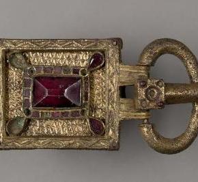 UN 26 DE NOVIEMBRE DE 1925: EL TESORO VISIGODO DE CARPIO DE TAJO ENTRA AL MUSEO ARQUEOLÓGICO&nbsp;NACIONAL