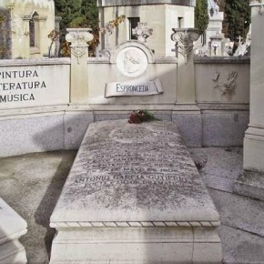 Los entierros de Larra: la trágica historia del periodista que se quitó la vida por&nbsp;amor